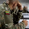 Pabradės poligone karo medikai mokėsi kraujo perpylimo lauko sąlygomis
