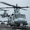 Sraigtasparniai &bdquo;UH-1Y Venom&ldquo; (de&scaron;inėje) ir &bdquo;AH-1Z Viper&ldquo;