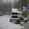 Į duobę įvažiavę ir automobilį apgadinę vairuotojai, apsidraudę kasko draudimu, gali kreiptis į draudimo bendrovę dėl žalos atlyginimo.