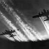 JAV bombone&scaron;iai B-17 &bdquo;Skraidančiosios tvirtovės&ldquo; &ndash; vieni i&scaron; lėktuvų, kurie dalyvavo antskrydžiuose.