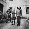 Irma Grese (viduryje) kalėjime 1945 m. rugpjūtį