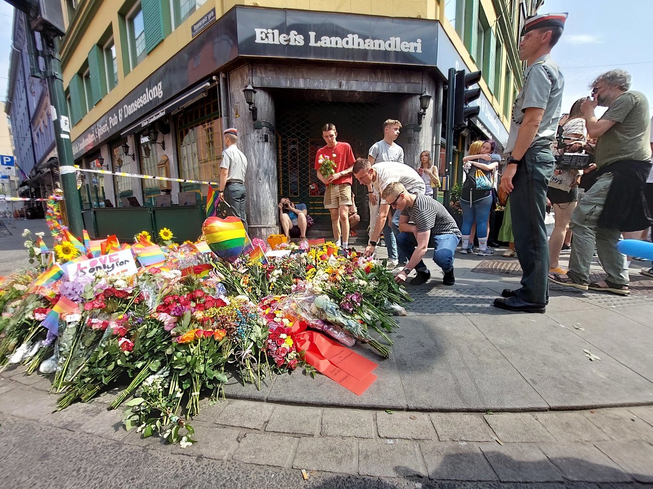 Norvegijos policija ieško antrojo įtariamojo dėl aukų pareikalavusių šaudynių Osle