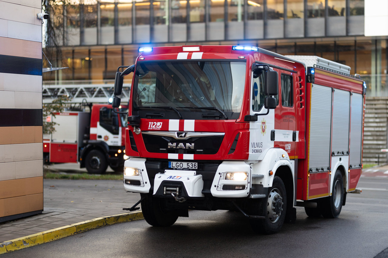 Švenčionių rajone per gaisrą apdegė senjorė, o vežama į ligoninę mirė