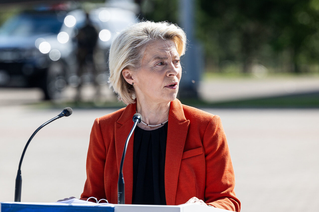 ES vadovė užsiminė apie galimus apribojimus karinio amžiaus ukrainiečių prieglobsčiui