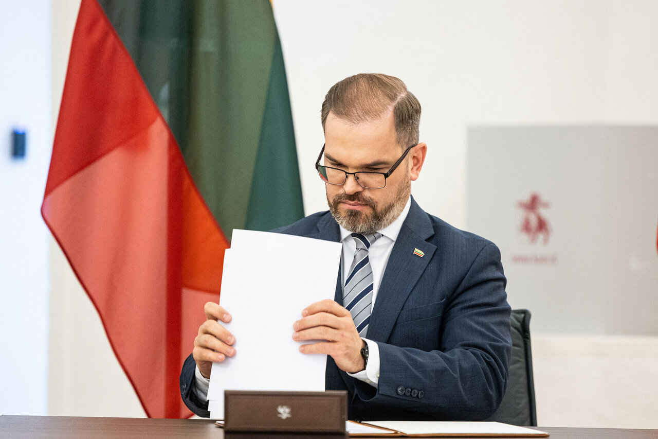 Robertas Kaunas su Rumunijos kolega aptarė dronų grėsmes Baltijos &scaron;alyse
