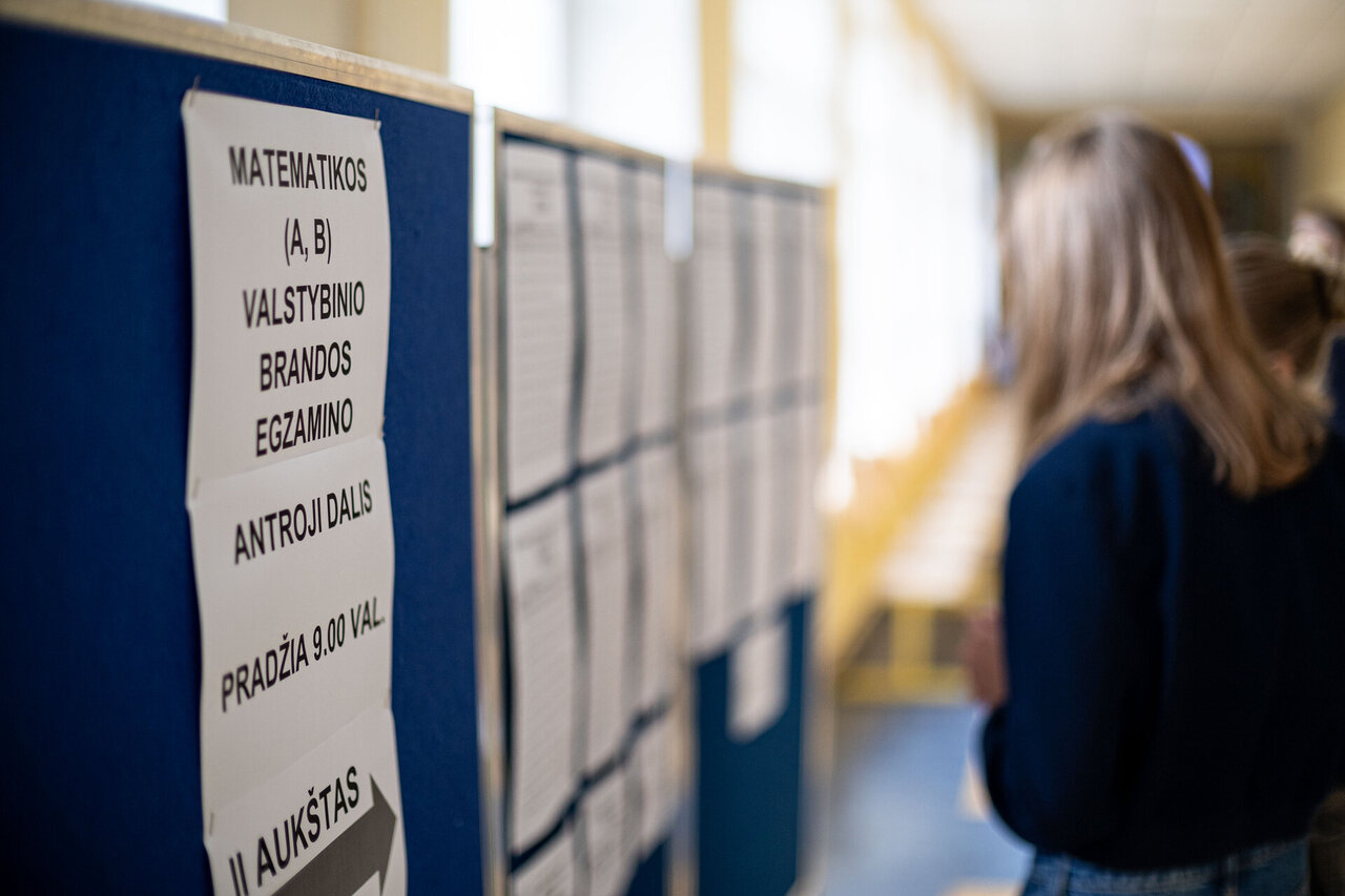 Matematikos egzamine kilusios aistros neslopsta: po mokinių peticija – tūkstančiai parašų