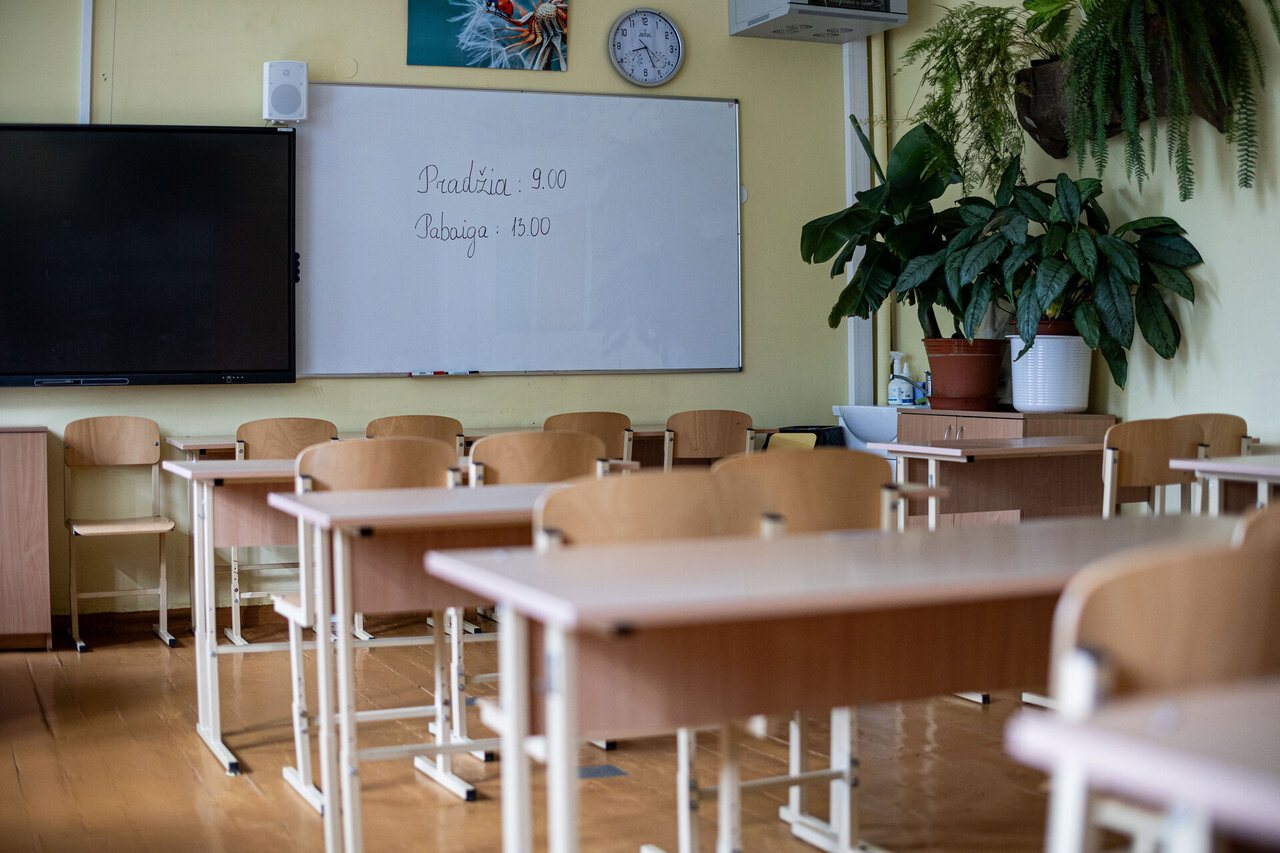 Švietimo, mokslo ir sporto ministerijai suteikta teisė nustatyti pamokų skaičių
