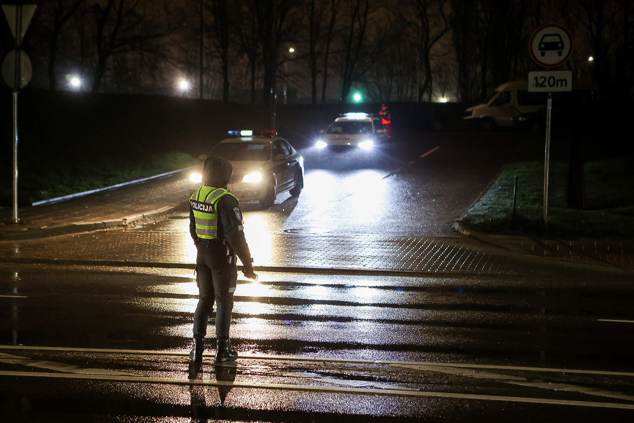 Naktį Kaune automobilis mirtinai partrenkė pėsčiąjį