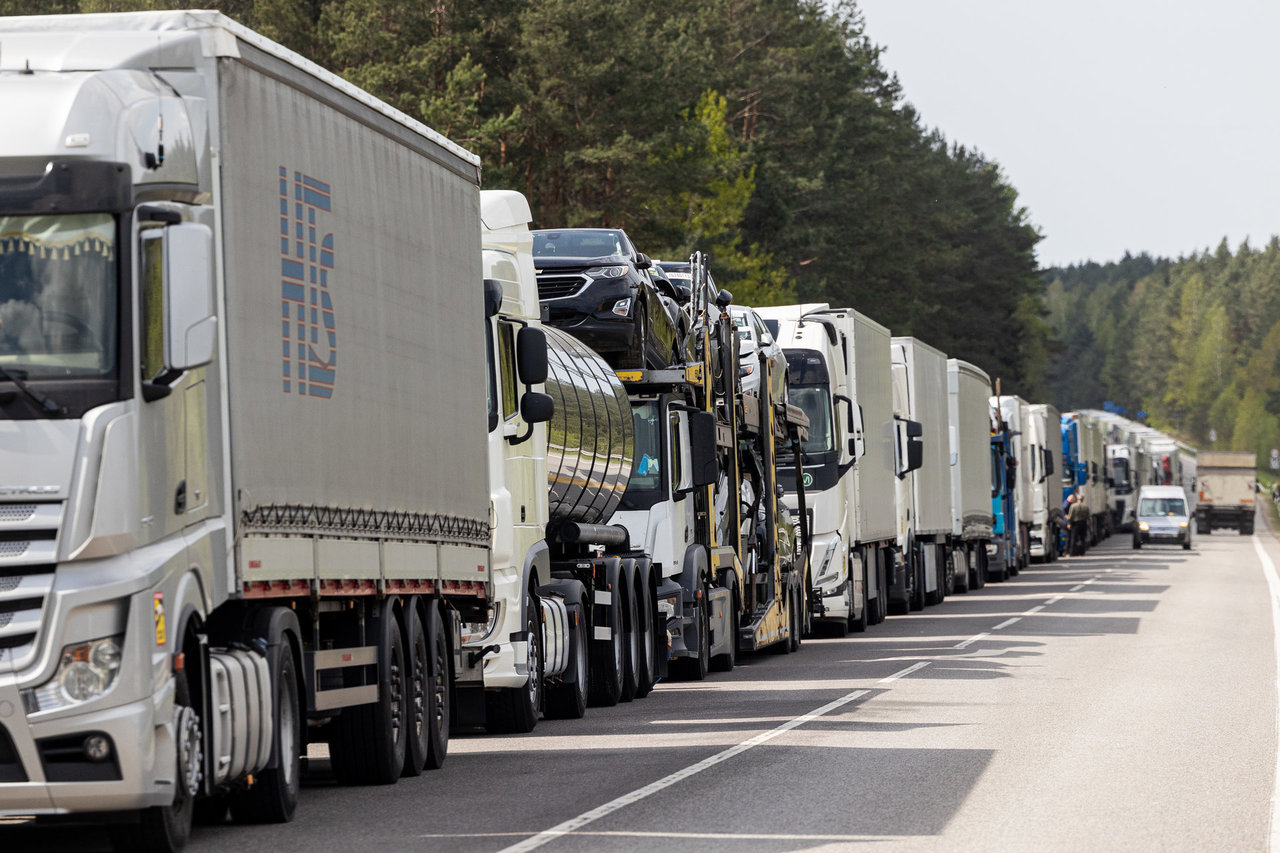 „Situacija daug geresnė“: krovininių sunkvežimių eilė buvo priartėjusi prie Vilniaus