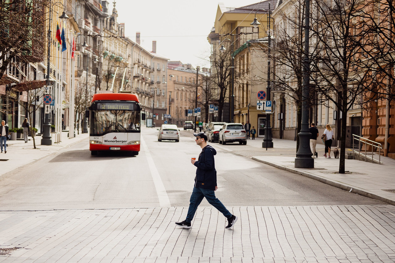 Įspėja apie apgavystę: viešuoju transportu nemokamai naudotis užsimanę vilniečiai gali rimtai nukentėti