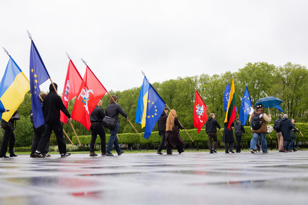 Europos dienos proga keliasde&scaron;imt žmonių žygiavo Vilniaus Gedimino prospektu