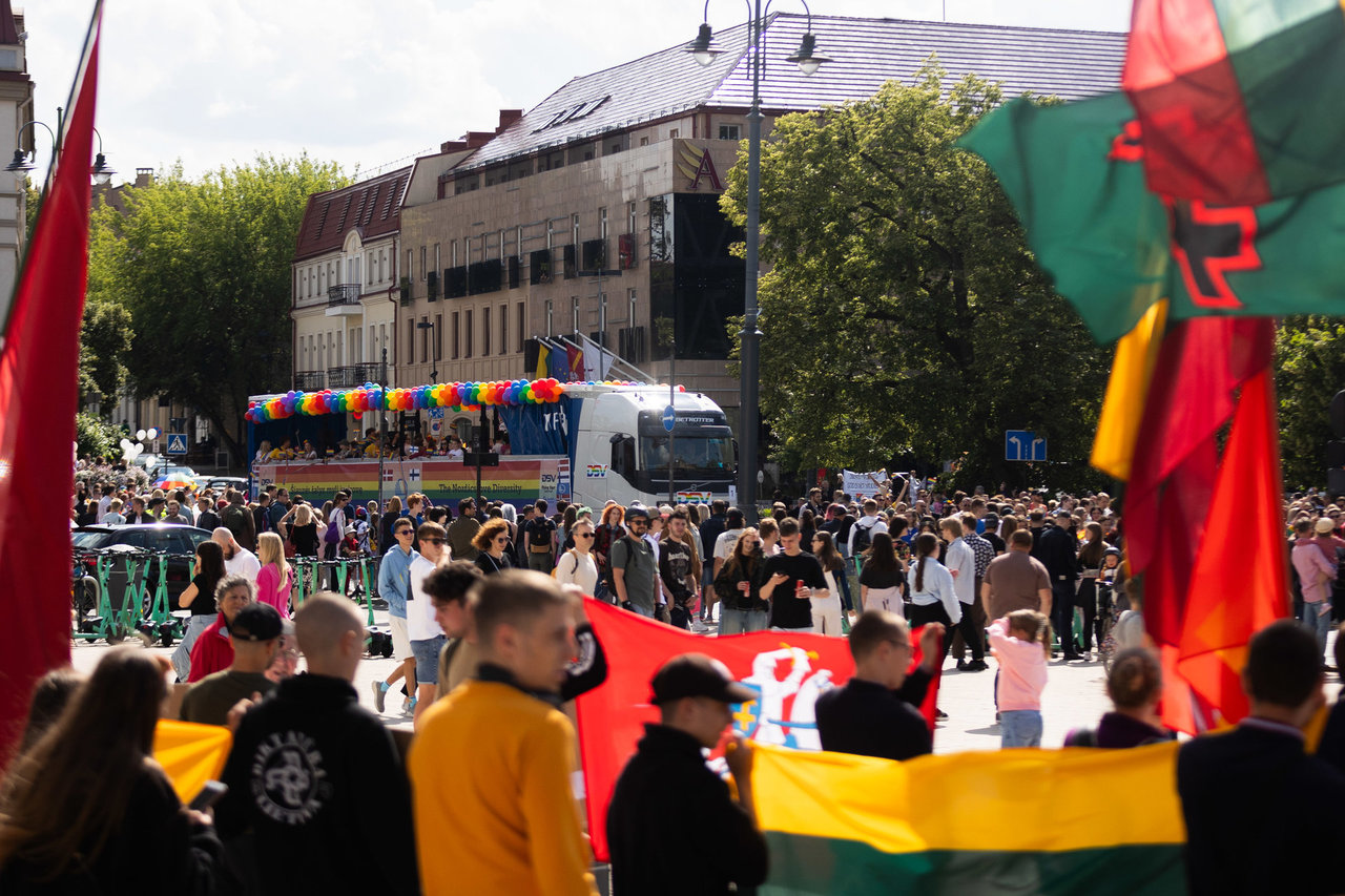 Protestuotojus puolęs LBGT eitynių dalyvis stojo prieš teismą: pasiguodė, kad įvykis jam jau atsirūgo