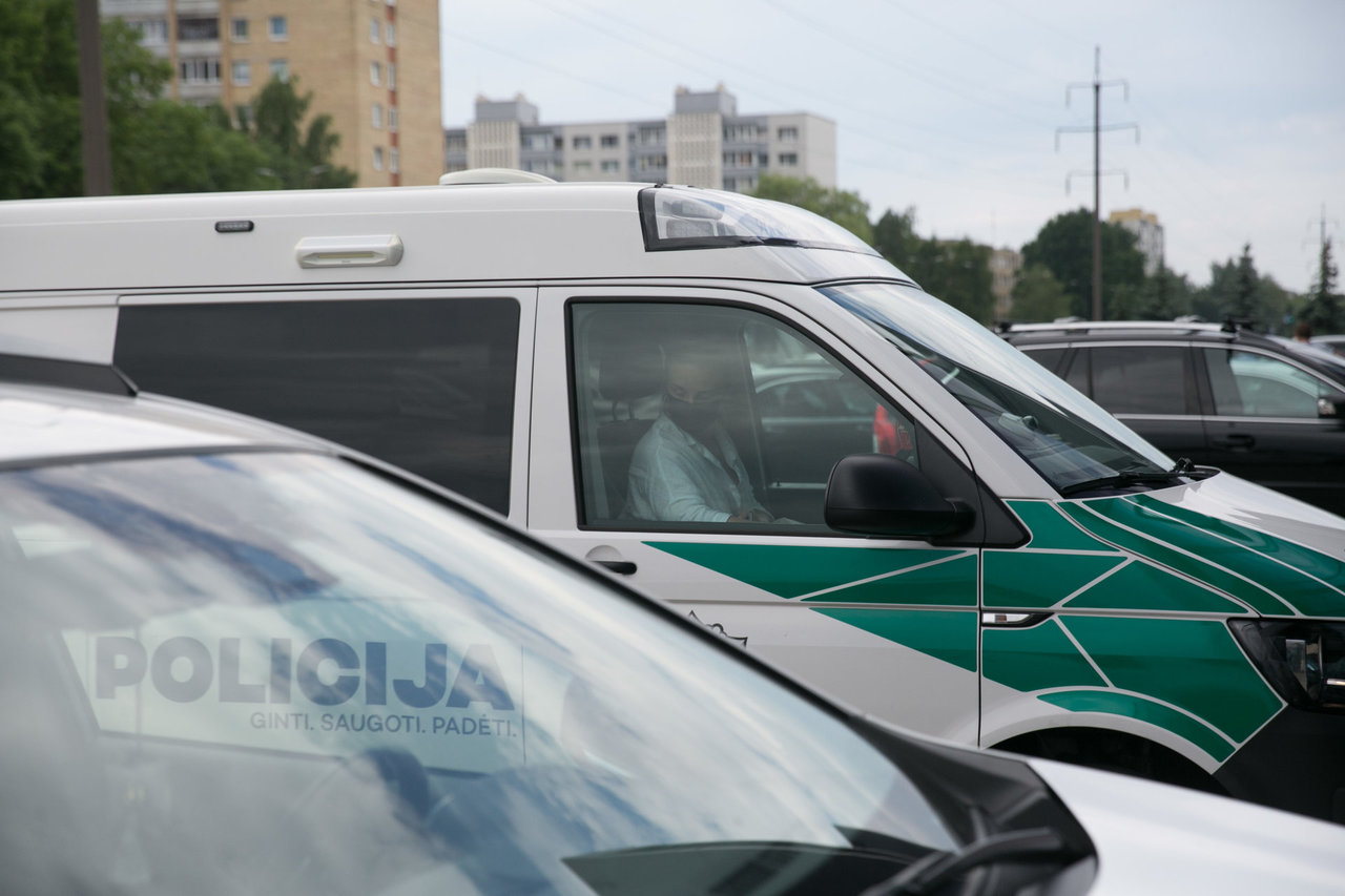 Vilniuje užpultas medicininę pagalbą vyrui bandęs suteikti policininkas