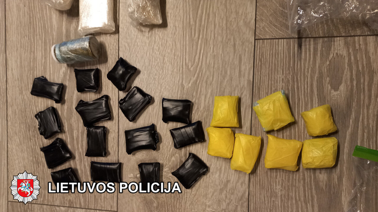 Sulaikyti penki asmenys, įtariami platinę narkotines medžiagas nepilnamečiams