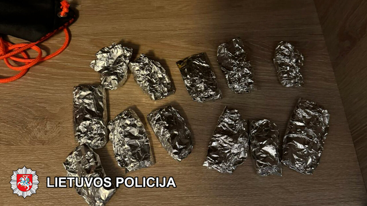 5 klaipėdiečiai stos prie&scaron; teismą dėl narkotikų, mu&scaron;tynių ir ginklų