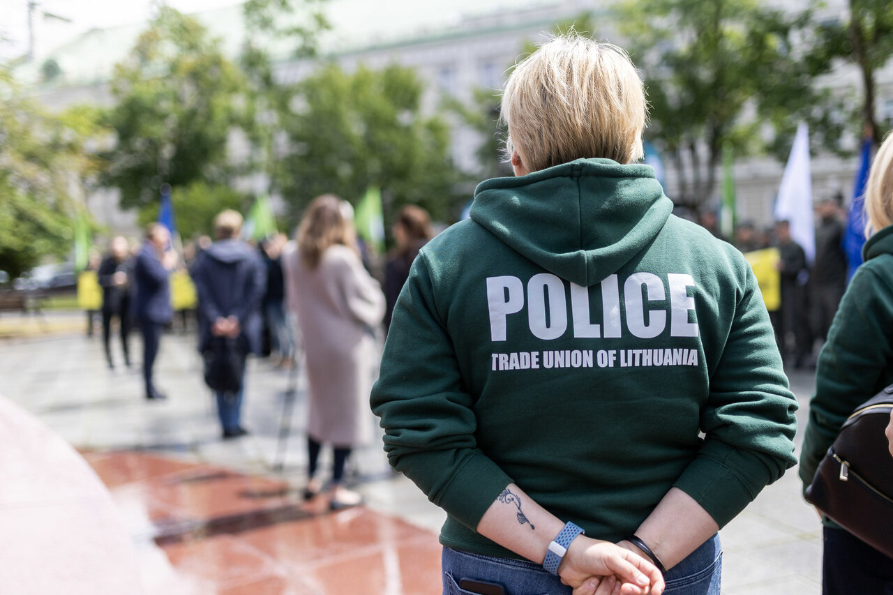 Sulaikius su kontrabanda siejamus pareigūnus, profsąjunga mato politikų atsakomybę dėl korupcijos