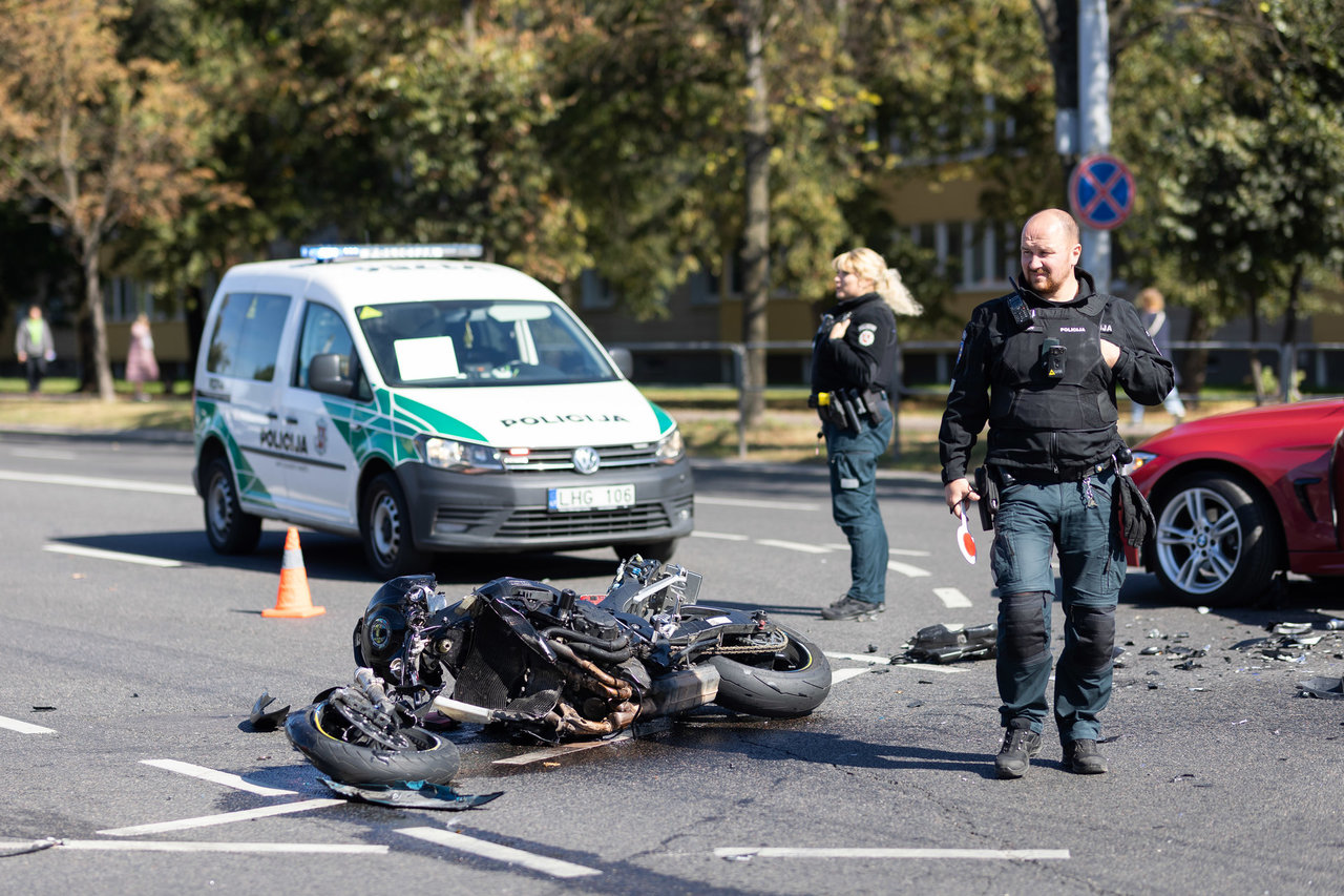 Vilniuje eismo įvykio metu nukentėjo motociklo vairuotojas