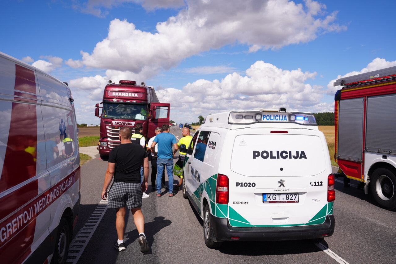 Mirtina avarija Pasvalio rajone: susidūrus automobiliui ir maršrutiniam autobusui žuvo žmogus