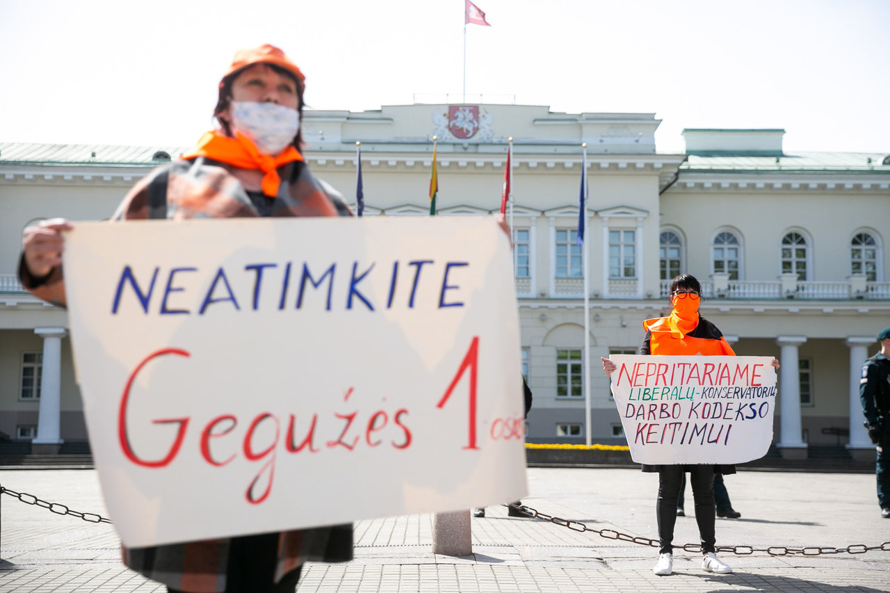 Parlamentarai nesutiko išbraukti Gegužės 1-osios iš šventinių dienų sąrašo