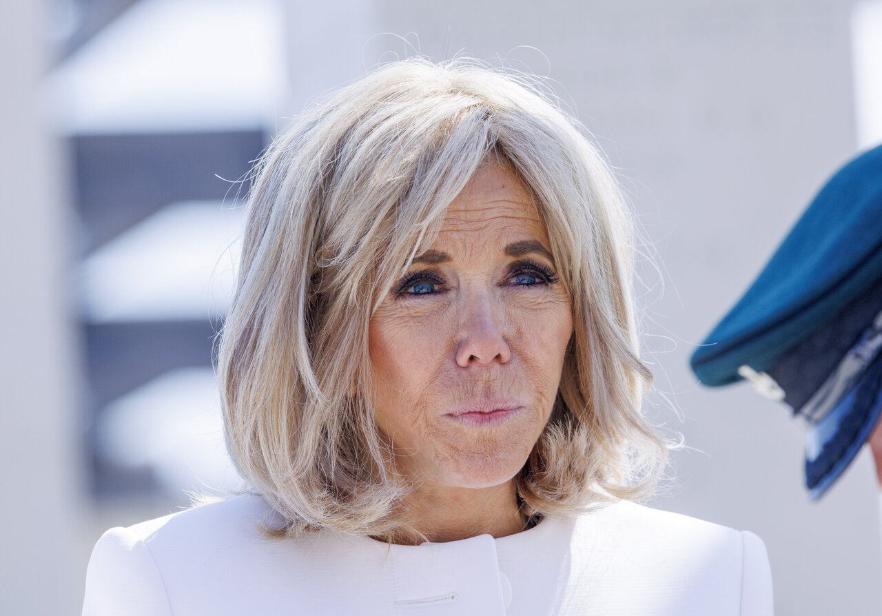 Vėl ieško atsakymų dėl Brigitte Macron lyties: skelbia apie tariamus tyrimą ir šantažą