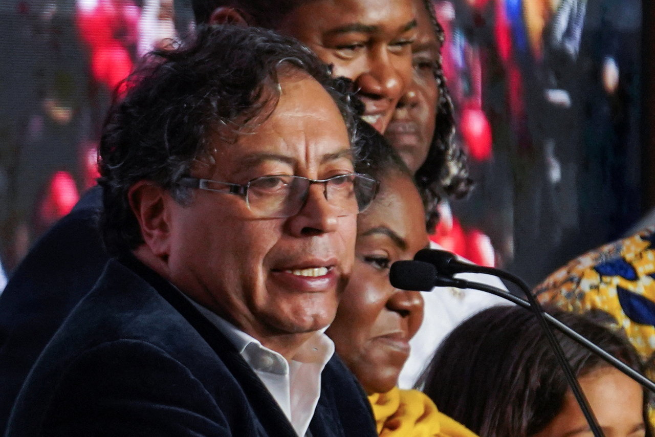 Gustavo Petro prisaikdintas pirmu Kolumbijos kairiųjų prezidentu