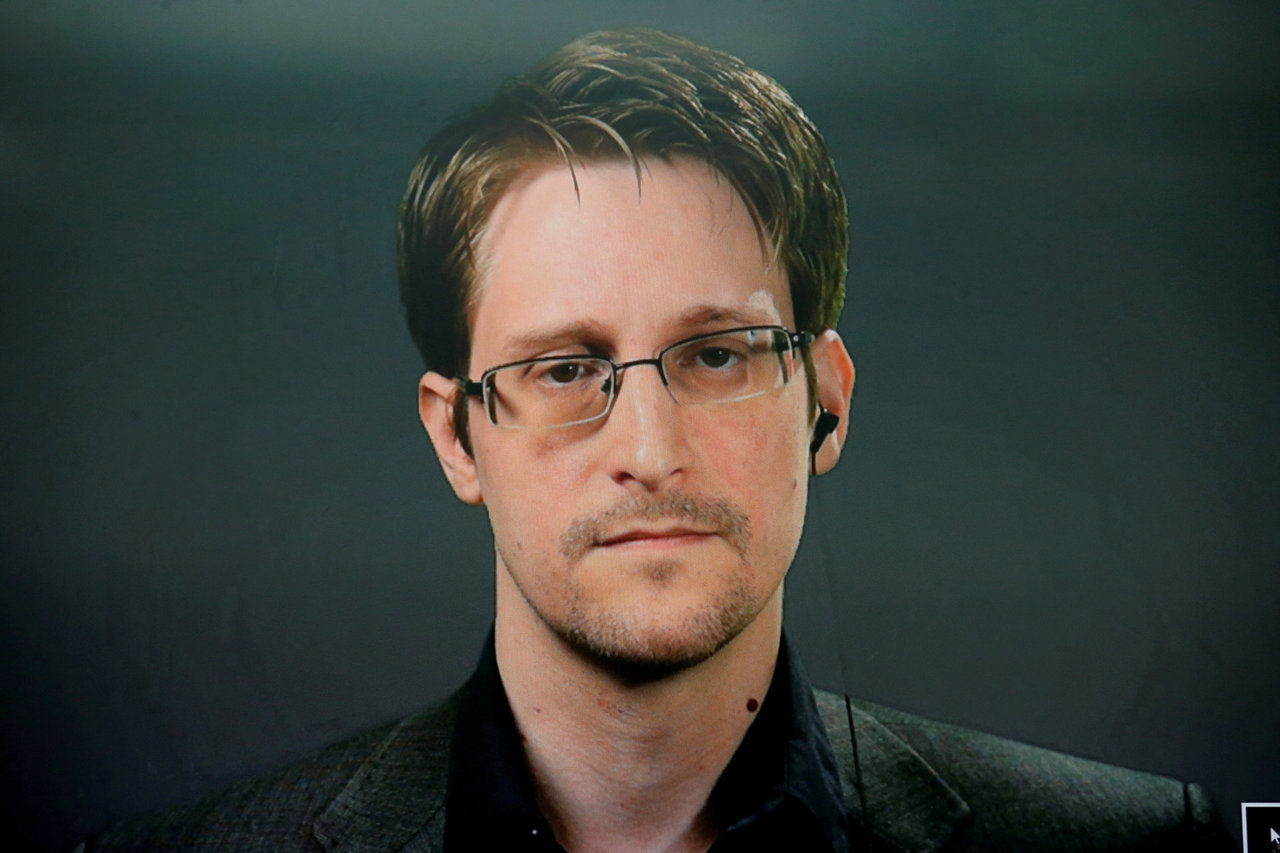 V.Putinas suteikė Rusijos pilietybę Edwardui Snowdenui
