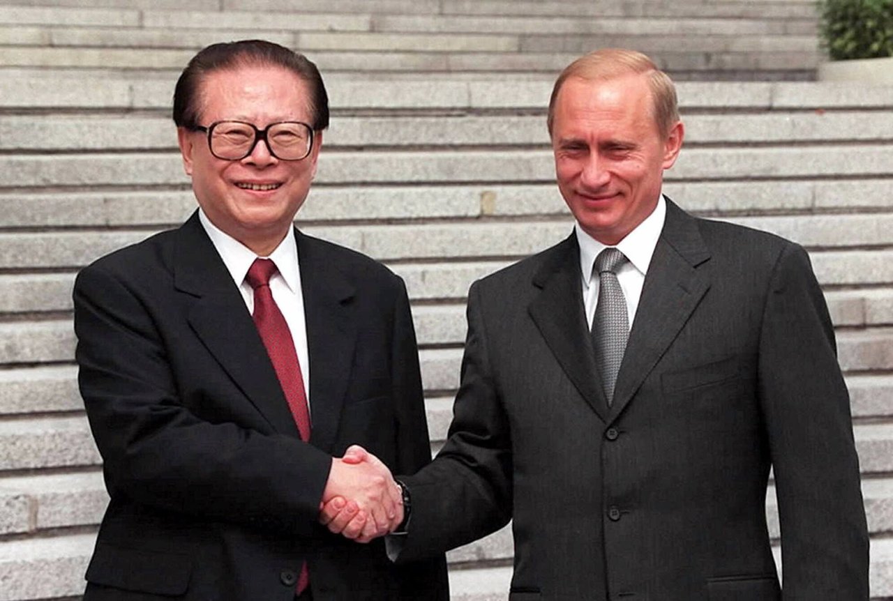 V.Putinas buvusį Kinijos lyderį Jiang Zeminą pavadino „brangiu“ Rusijos „draugu“