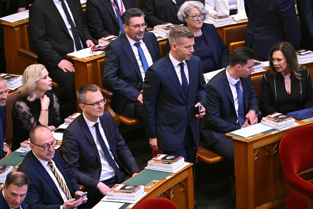 Vengrijos premjeru taps &bdquo;režimo pokyčius&ldquo; žadantis Peteris Magyaras