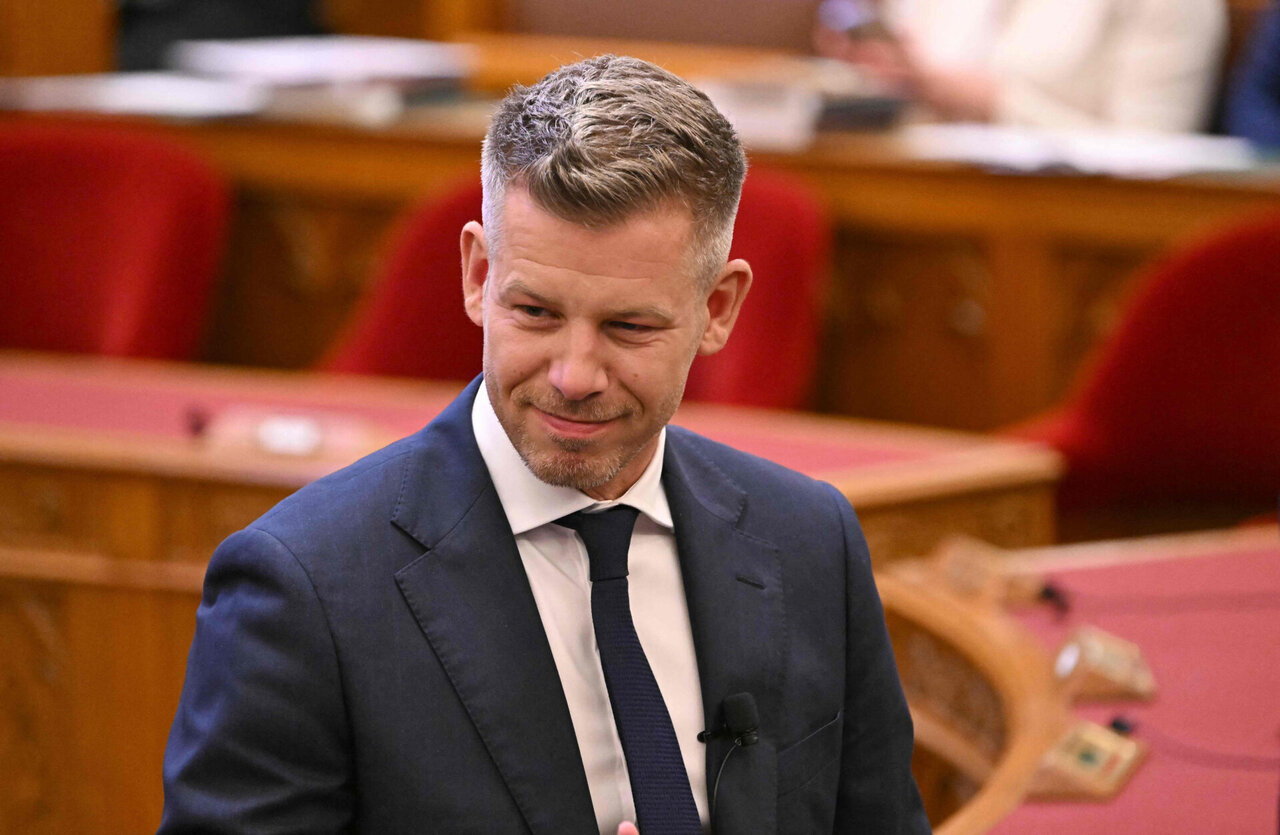 Vengrijos parlamentas premjeru oficialiai i&scaron;rinko Peterį Magyarą