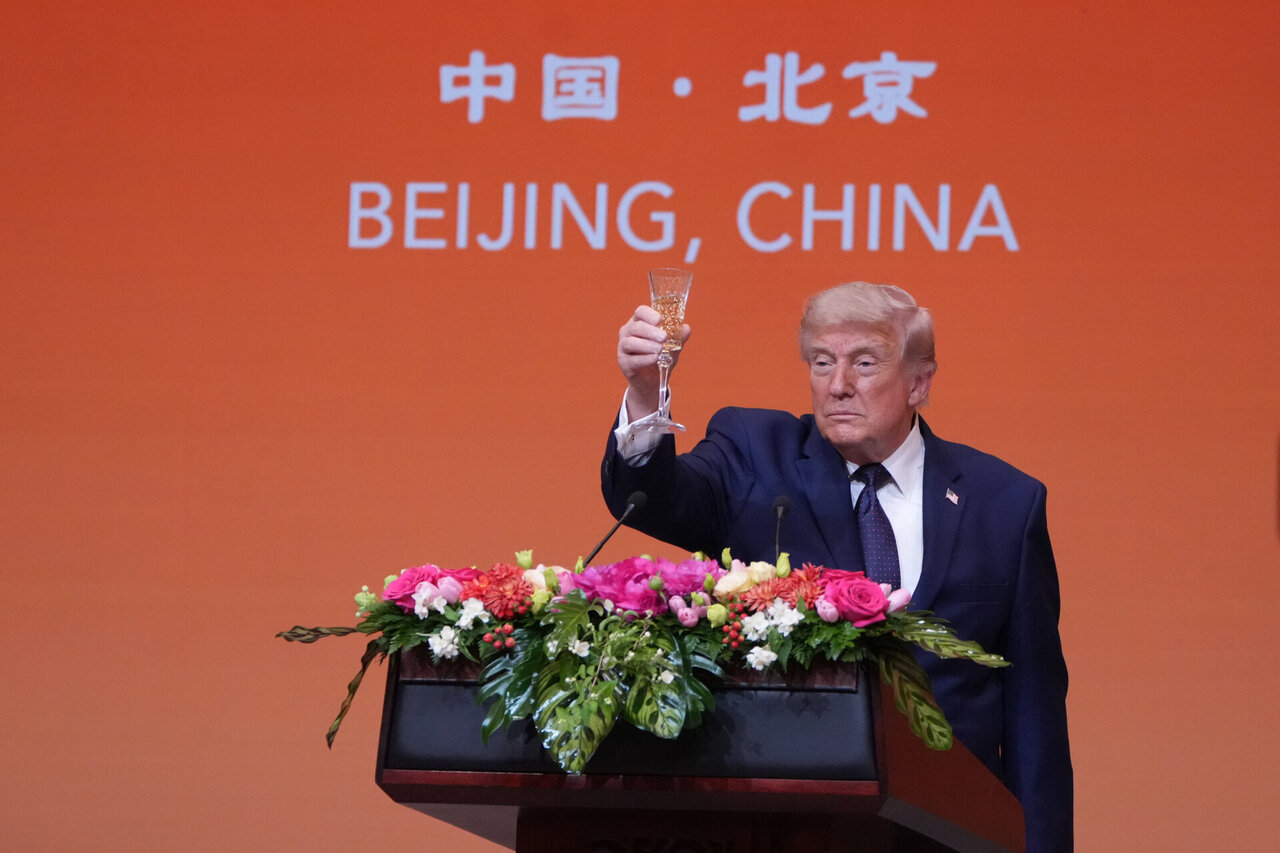 Donaldas Trumpas sako pakvietęs Xi Jinpingą rugsėjį apsilankyti Baltuosiuose rūmuose