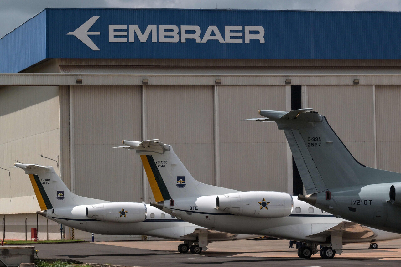 Prokuratūra nutraukė ikiteisminį tyrimą dėl karinių transporto orlaivių „Embraer“ įsigijimo