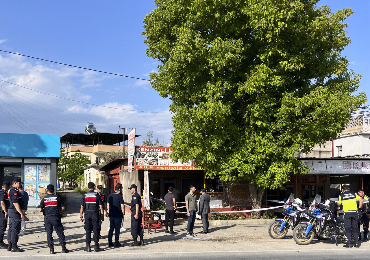 Prane&scaron;imai: Turkijoje &scaron;e&scaron;is žmones nu&scaron;ovęs užpuolikas negyvas