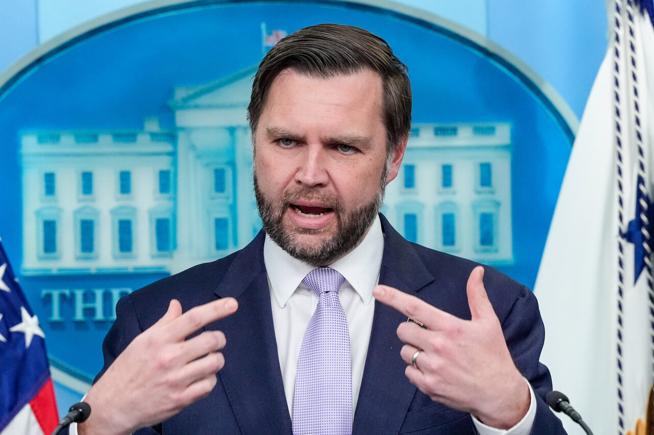 J. D. Vance'as: karių dislokavimas Lenkijoje atidėtas, o ne at&scaron;auktas