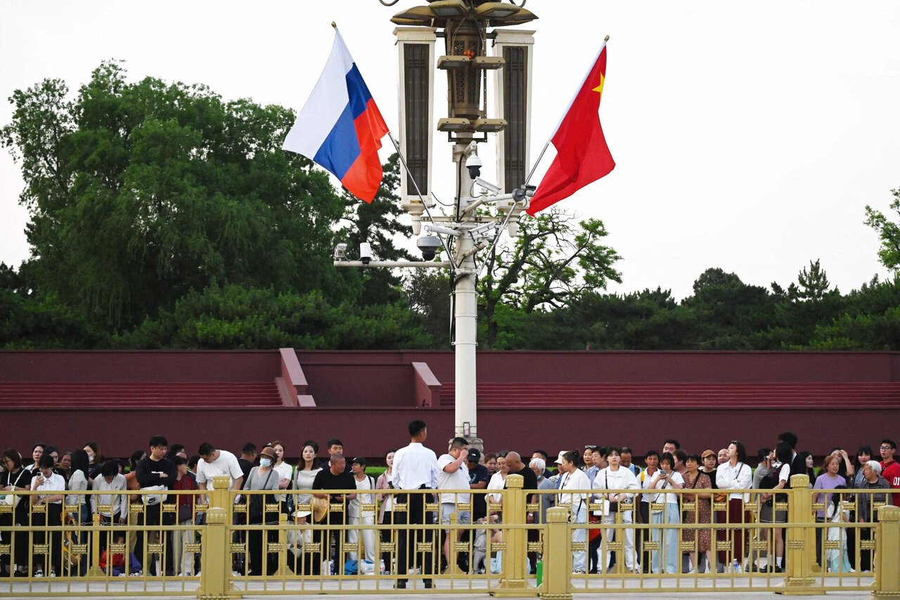 Rusijos žiniasklaida: Pekine Xi Jinpingas pasitiko Vladimirą Putiną