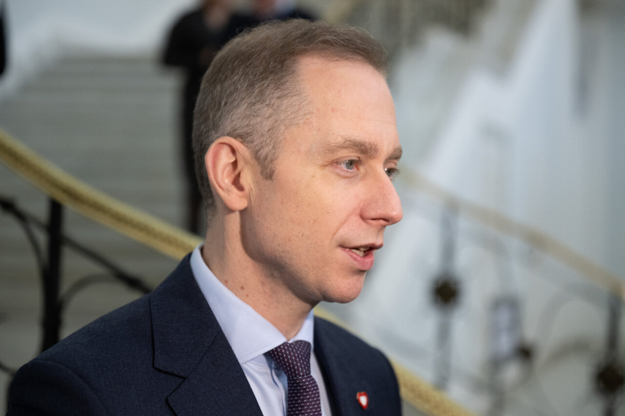 JAV i&scaron;laikys stiprų karinį buvimą Lenkijoje, sako viceministras