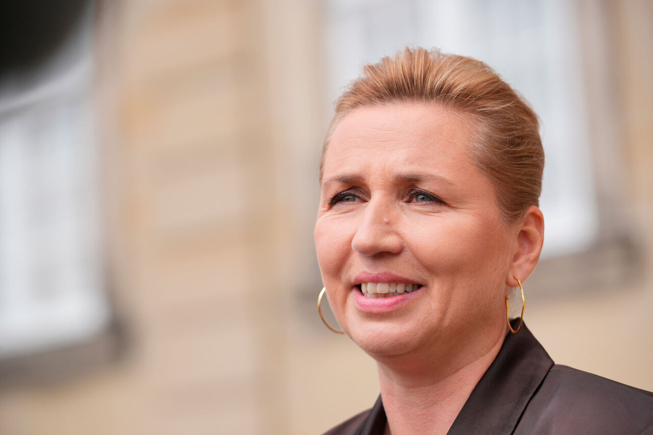 Danijos karalius formuoti vyriausybę vėl pavedė laikinajai premjerei Mette Frederiksen