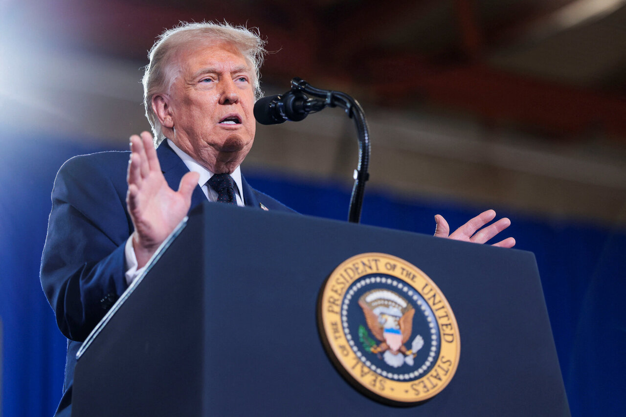 Donaldas Trumpas patikino Benjaminą Netanyahu, kad reikalaus nutraukti Irano branduolinę programą