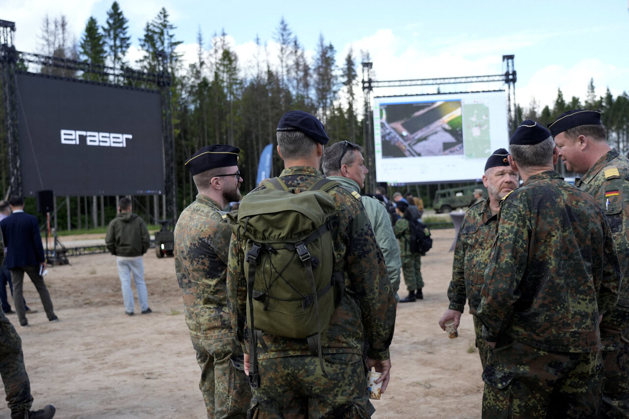 NATO strateginės komunikacijos vadovas: smulkūs dronų incidentai negriauna Aljanso gynybos
