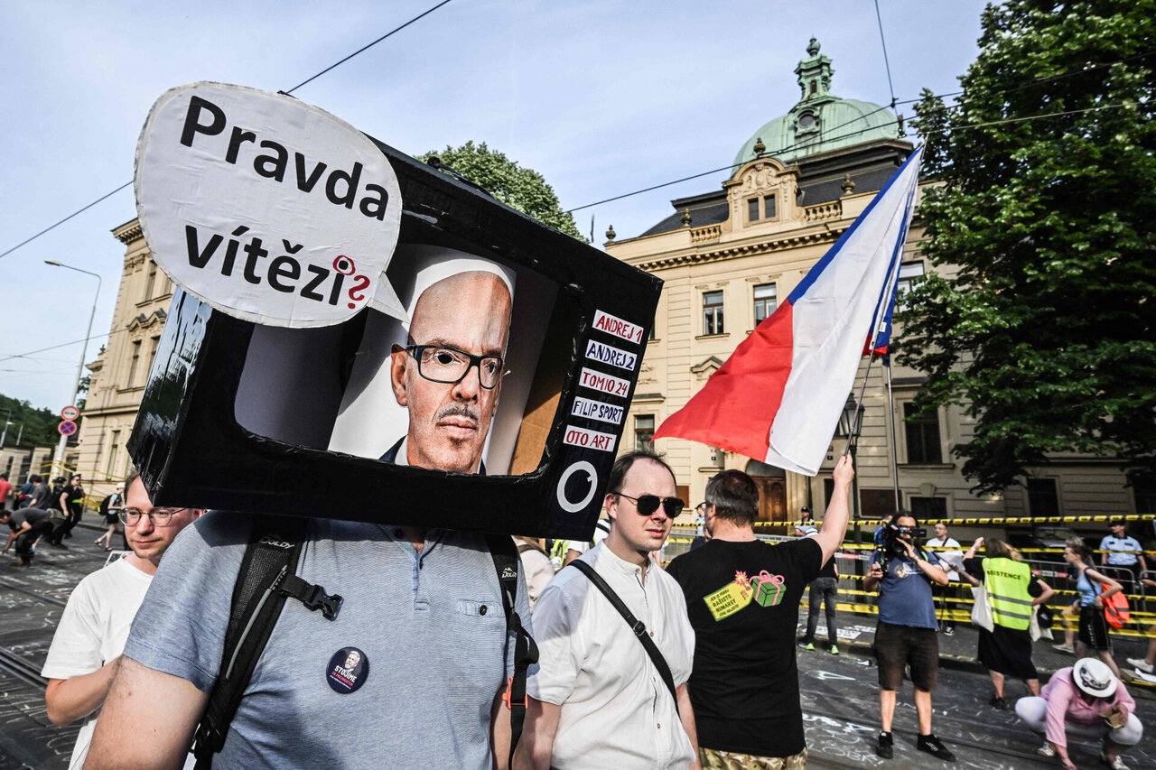 Čekijos vyriausybė keičia valstybinės žiniasklaidos finansavimo tvarką