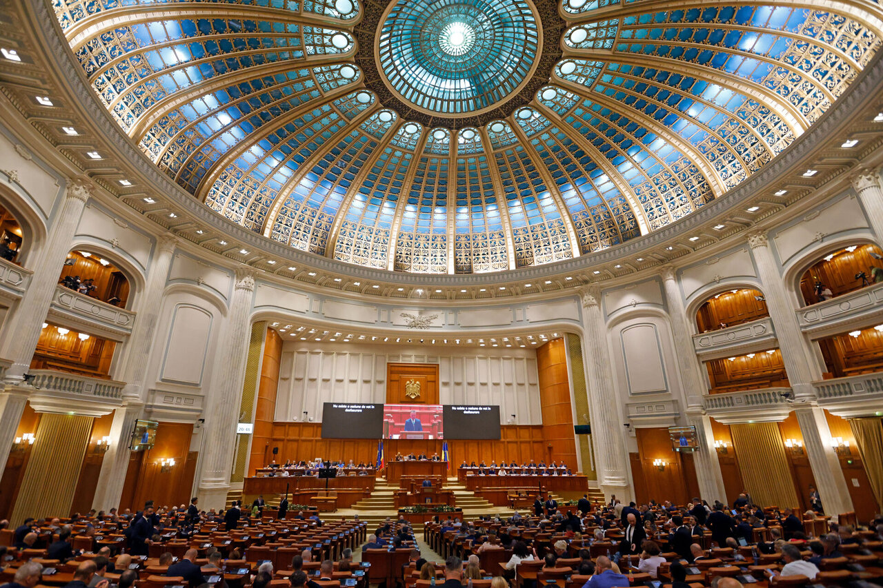 Rumunijos parlamentas atmetė liberalų kandidatą į premjerus Adrianą Vestea