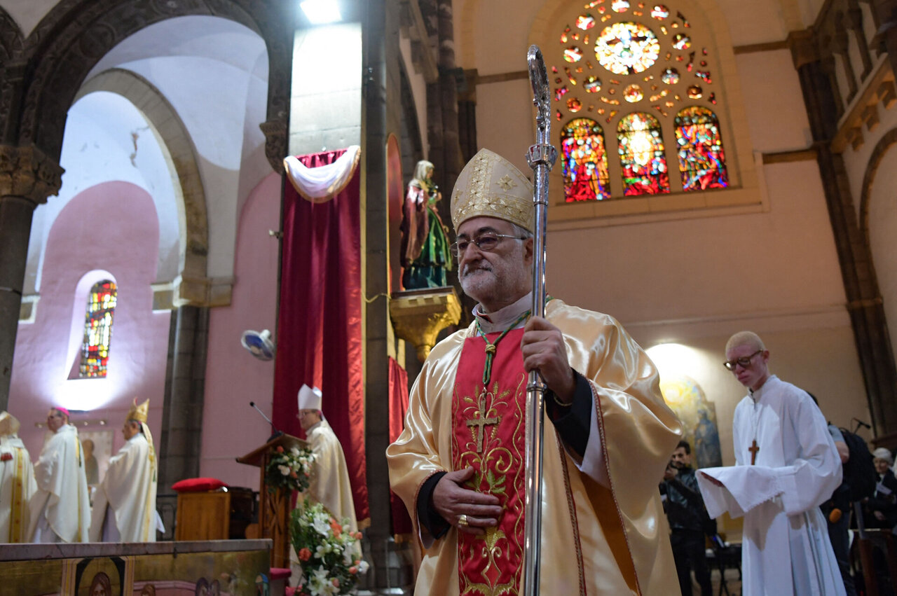Popiežiumi tapti pretendavęs kardinolas kaltinamas priekabiavimu prie kelių moterų