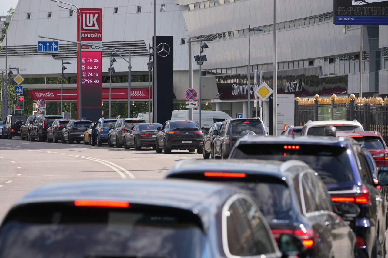 Dėl Ukrainos smūgių su degalų krize susidūrusi Rusija uždraudė dyzelino eksportą