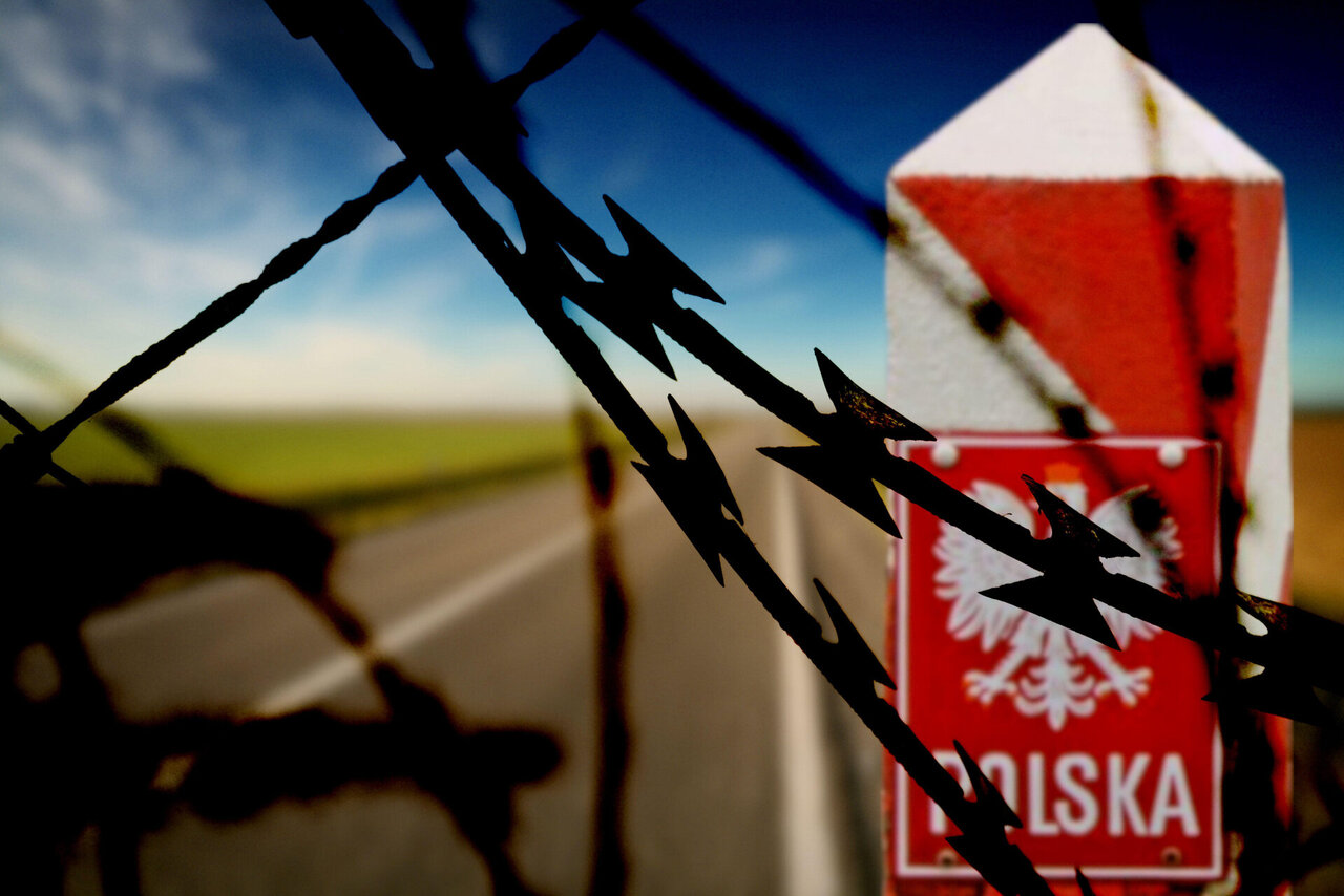 Lenkija pasienyje su Lietuva iš Latvijos vykusiame sunkvežimyje aptiko 27 neteisėtus migrantus
