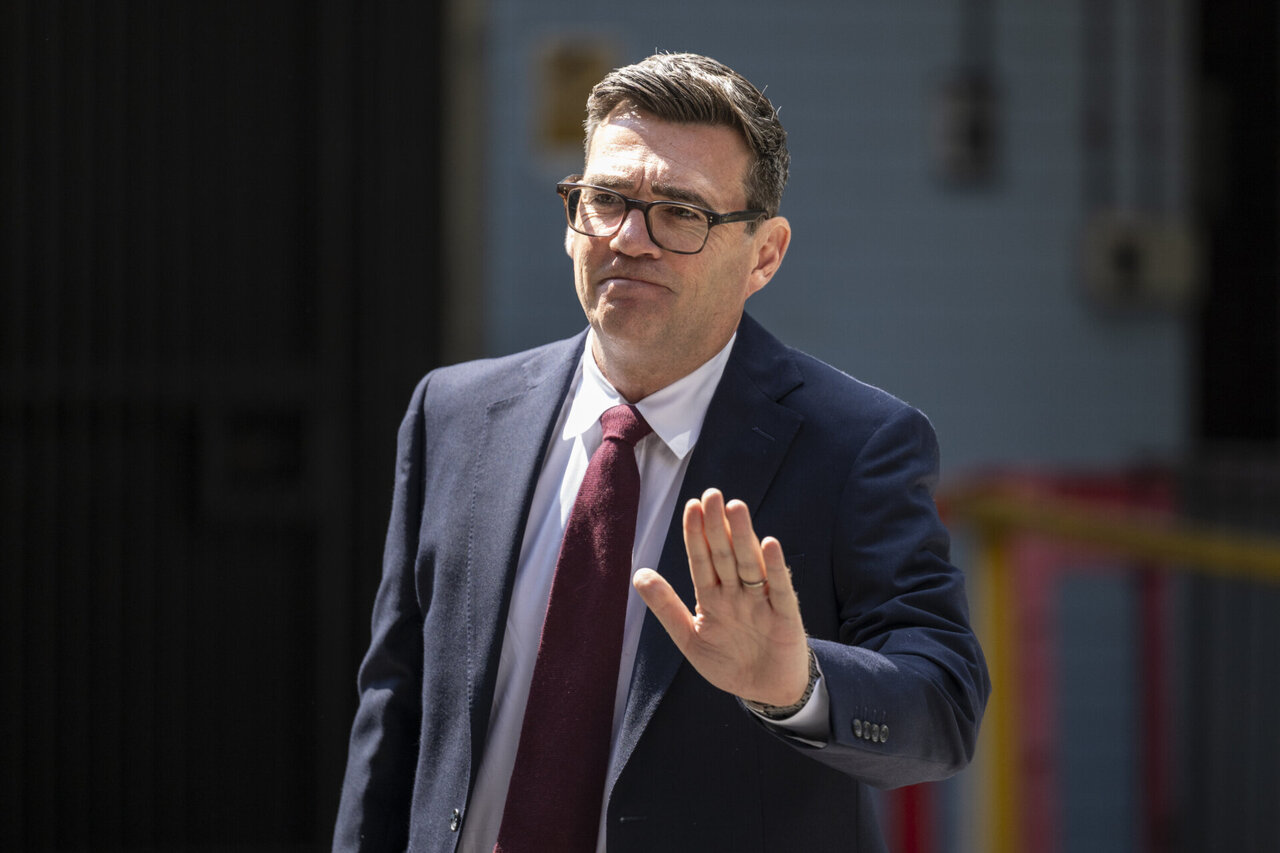 Andy Burnhamas išrinktas naujuoju leiboristų lyderiu ir taps JK premjeru