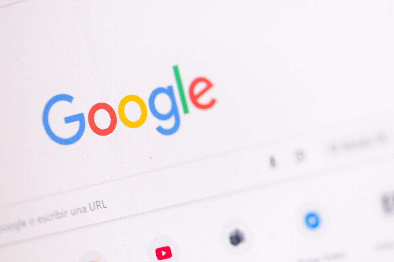 JAV įspėja, kad „Google“ skirtos baudos kelia „realią riziką“ prekybos ryšiams su ES