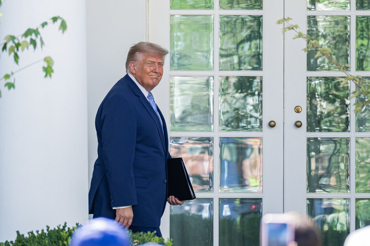 Trumpas peržiūri prekybos darbotvarkę: įvedė naujus tarifus 60 šalių