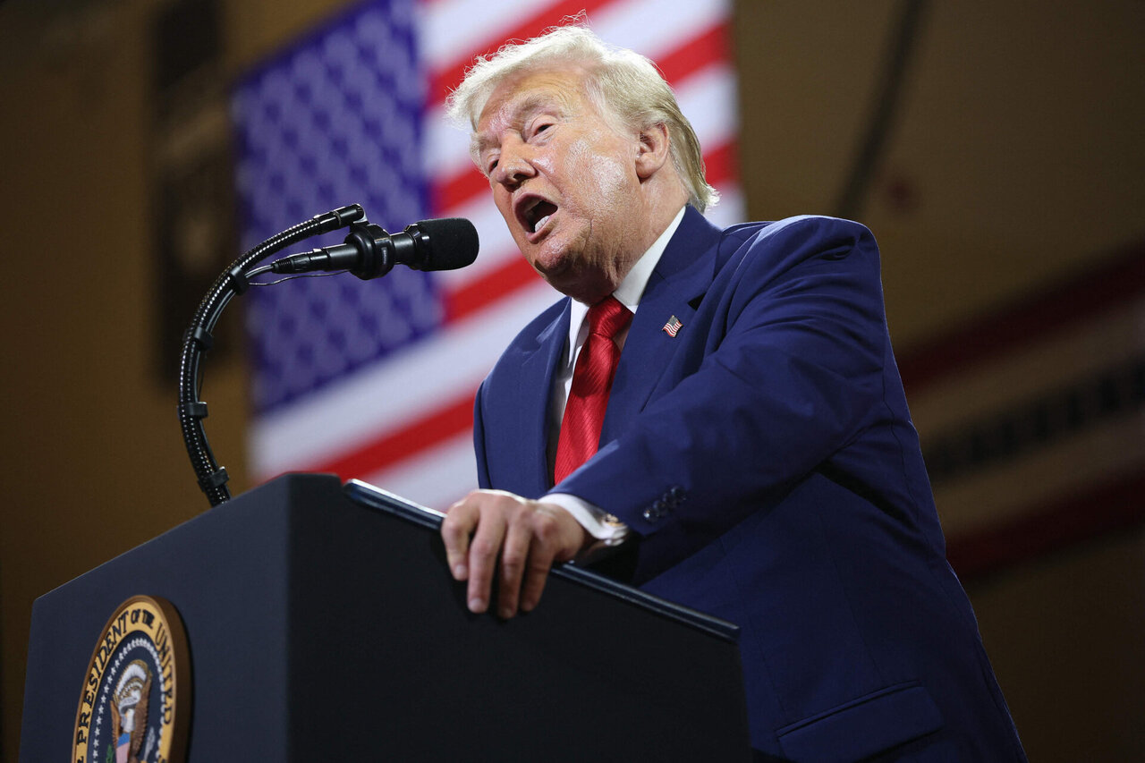 Donaldas Trumpas grasina husiams „griežta karine bausme“