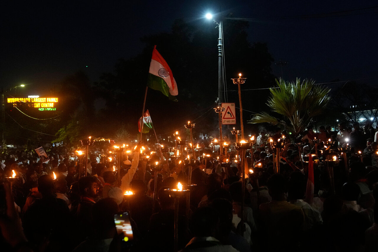 Atsistatydinus ministrui, Indijos „Tarakonų“ partija skelbia nutraukianti protestus