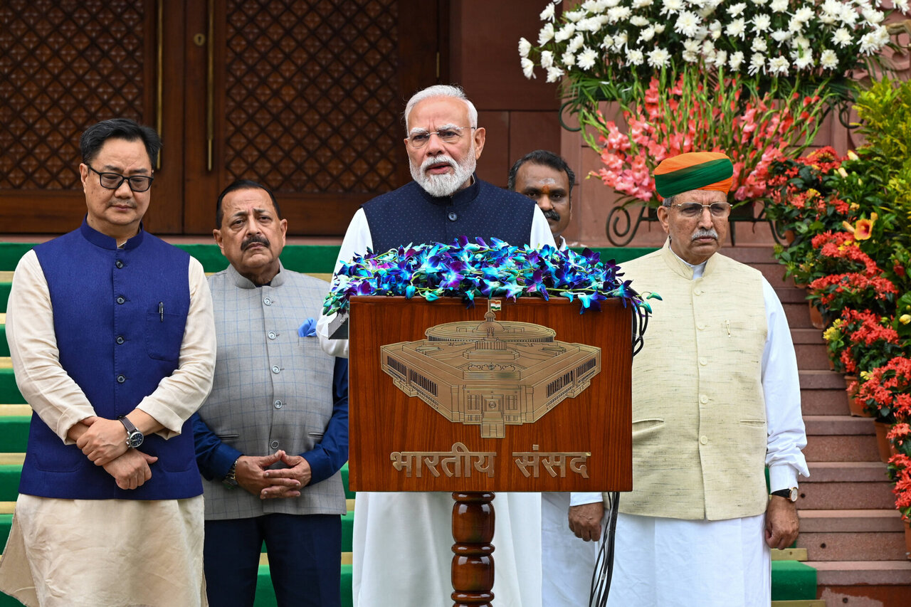 Po Indijos švietimo ministro atsistatydinimo Narendra modi skelbia apie egzaminų reformos