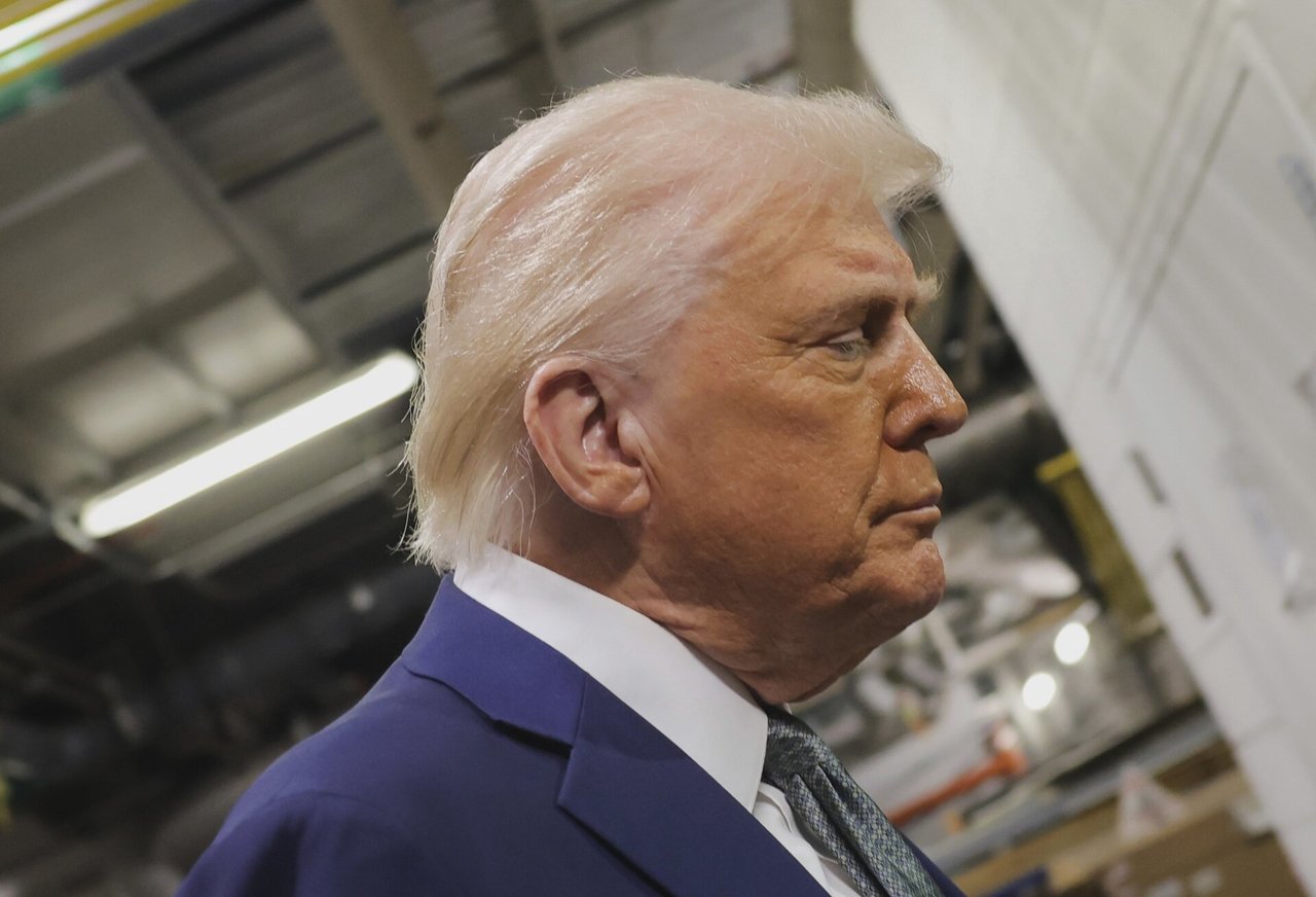 D.Trumpas žada sunaikinti husius, ragina Iraną nebepadėti jiems